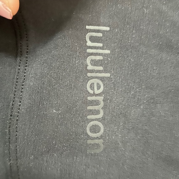 lululeamon sweatshirt - Picture 1 of 5